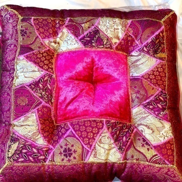 Set(2pillows)Taj Hotel / theme TaJ Mahal Home decor luxury pillows Tajluxurious - Picture 2 of 3